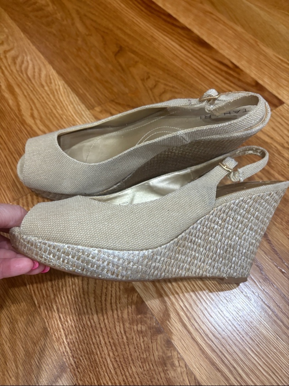 Tahari Taylor textile canvas Tan Open-Toe Slingback weave Wedge Heels size 9